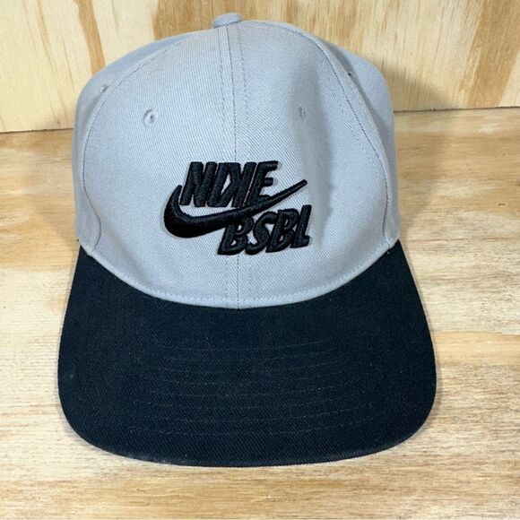 Nike Baseball Cap - Picture 1 of 6